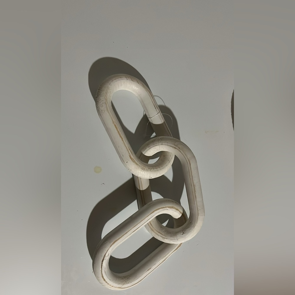 Modern Cream Chain Link Decor